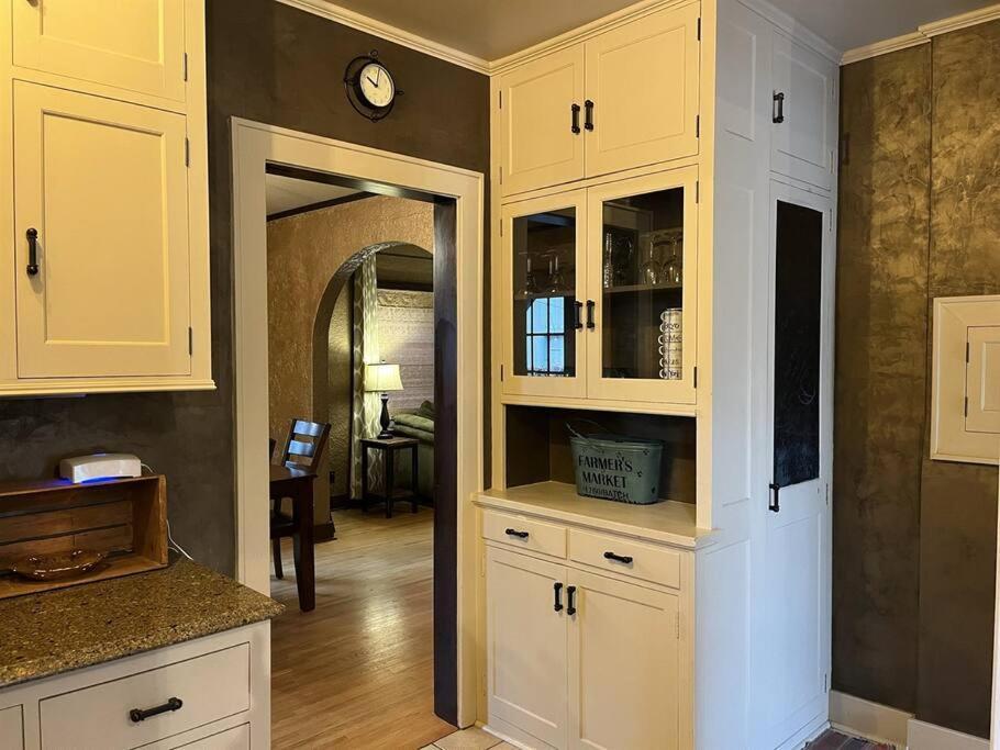 Historic Twin Tudors Inn Sioux Falls Bagian luar foto