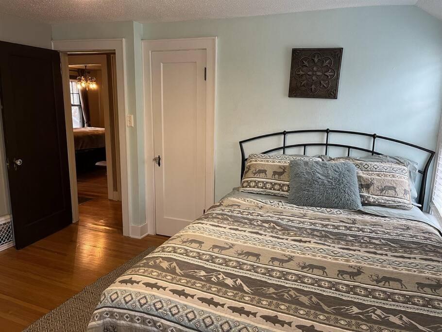 Historic Twin Tudors Inn Sioux Falls Bagian luar foto
