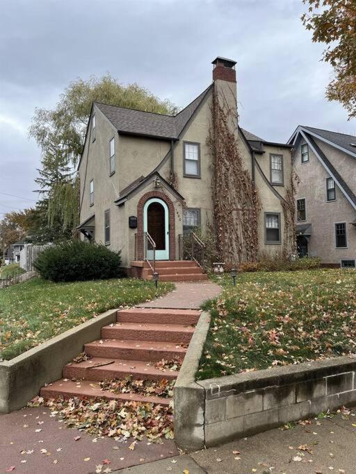 Historic Twin Tudors Inn Sioux Falls Bagian luar foto