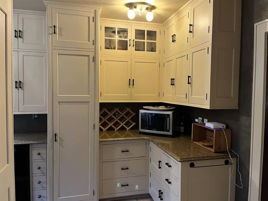 Historic Twin Tudors Inn Sioux Falls Bagian luar foto