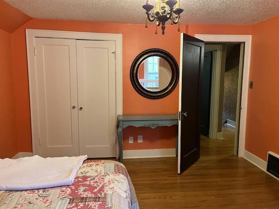 Historic Twin Tudors Inn Sioux Falls Bagian luar foto