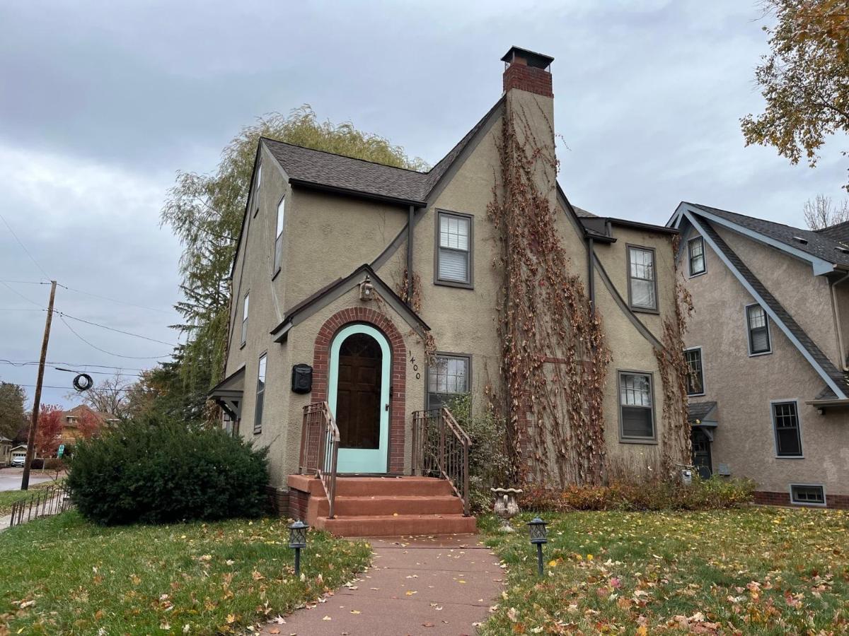 Historic Twin Tudors Inn Sioux Falls Bagian luar foto